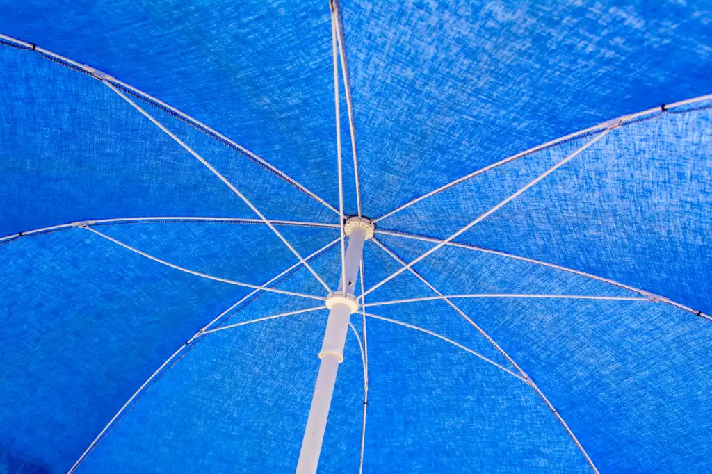 荆门雨具采购指南:商用雨伞与雨衣的耐用性对比分析正文配图 1
